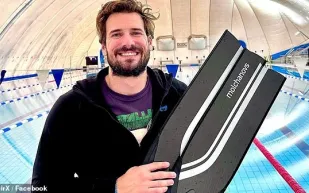 كرواتي يدخل موسوعة غينيس بأطول غطسة في التاريخ (فيديو)