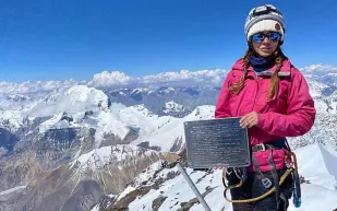 بطلة الجبال ناتاليا.. رحلة إنسانية تنتهي في -30 تحت الصفر (فيديو)