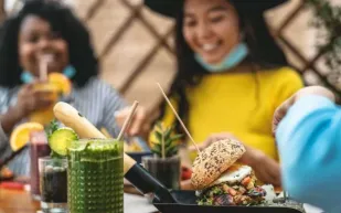 أفضل وقت لتناول الطعام يوميًا.. دراسة تكشف السر