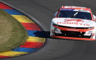 أثناء احتفاله بفوزه في Mission 200.. سقوط كونور زيليش وكسر في الترقوة (فيديو)