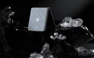 موتورولا وسواروفسكي تطلقان مجموعة Brilliant الفاخرة بتصميم كريستالي