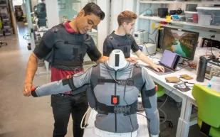 روبوت مبتكر يساعد مرضى ALS على استعادة وظائفهم اليومية (فيديو)