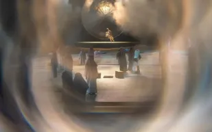 ترحال يعود برؤية بصرية مبهرة.. قصة وطن تُروى على خشبة المسرح (فيديو)