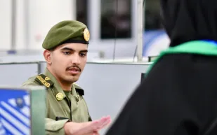 تمديد تأشيرة الزيارة بالسعودية.. خطوات سهلة وسريعة عبر منصة "أبشر"