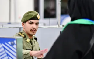 الجوازات توضح مسؤولية صاحب العمل بعد إصدار التأشيرة