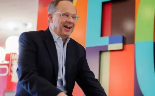 يبدأ يومه كأحد رجال جيل Z.. ماذا نتعلم من روتين رئيس GoTo Foods اليومي؟