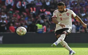 محمد صلاح في مرمى الانتقادات بعد خسارة ليفربول أمام كريستال بالاس