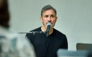 أسعار  التذاكر وشروط الحضور.. تفاصيل حفل كاظم الساهر في موسم جدة 