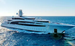 يخت I Dynasty.. تحفة بحرية بطول 100 متر معروض للبيع بسعر 240 مليون يورو