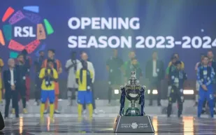 انطلاق دوري روشن اليوم.. أبرز المباريات والتفاصيل