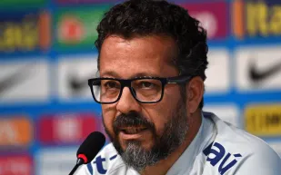 سانتوس يقيل مدربه بعد خسارة كارثية أمام فاسكو (فيديو)