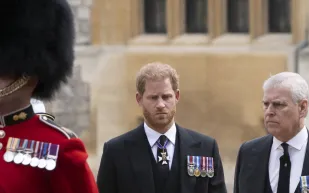 "تبادل لكمات ونزيف".. هل حدث شجار جسدي بين الأمير هاري وبين عمه الأمير أندرو؟ 