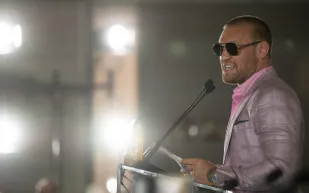 ماكغريغور يثير الجدل مجددًا وسط حديث عن عودته لـ UFC (فيديو)