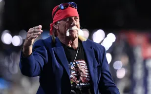 ابنة هالك هوغان تكشف سبب غيابها عن جنازته وتطرح سؤالًا مفاجئًا!