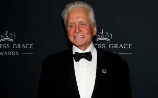 مايكل دوغلاس يرد على تصريحات شارون ستون المفاجئة