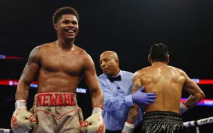 فلويد شوفيلد جونيور يعلّق على فوزه الخاطف على فارمر برسالة واثقة