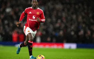 صراع إسباني على نجم مانشستر يونايتد الشاب