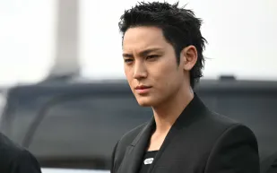 مينغيو يتألق في حملة كالفن كلاين لخريف 2025 (فيديو)