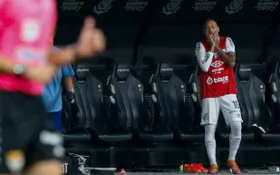 موقف طريف لنيمار يفجر ضحك زملائه في مران سانتوس (فيديو)