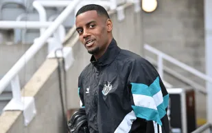 بعد بيان إيزاك الصادم.. حلم الانتقال إلى ليفربول أصبح شبه مستحيل