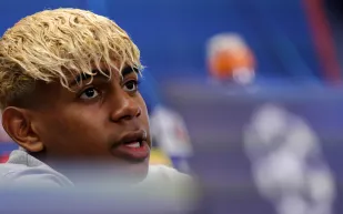 لامين يامال يواصل تدريباته على متن يخته الفاخر قبالة الريفييرا