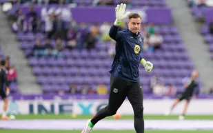 أزمة غير مسبوقة بين برشلونة وتير شتيغن.. ما السبب؟