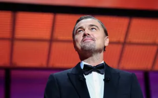 هل استقر ليوناردو دي كابريو أخيرًا في الحب؟