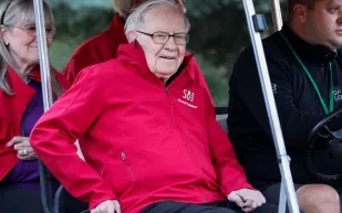 من 12 إلى 141 مليارًا.. كيف تضاعفت ثروة وارن بافت خلال 3 عقود؟