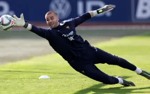 بعد ضم شوفالييه.. باريس سان جيرمان يثير الجدل حول مستقبل دوناروما