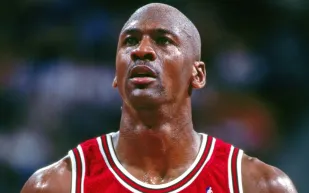 أوديمار بيغيه تزين معصم أسطورة السلة مايكل جوردان