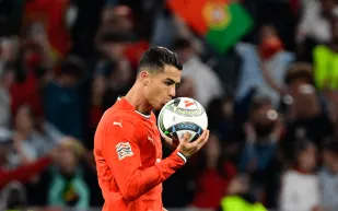 ما الرسالة التي وجهها رونالدو لماني في التدريب؟ (فيديو)