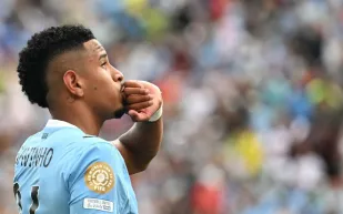  توتنهام يبدأ مفاوضات لضم جناح مانشستر سيتي سافينهو (فيديو)