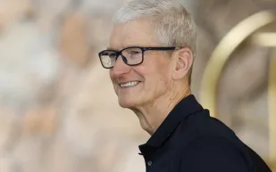 تيم كوك يُعلن التحوّل الكبير.. Apple أمام اختبار جديد (تفاصيل)