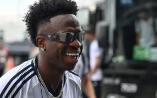 الاتحاد يعلّق رسميًا على ارتباطه بصفقة فينيسيوس جونيور(فيديو)