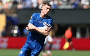 كول بالمر يفاجئ الجمهور بظهور سري في كرنفال نوتينغ هيل (فيديو)