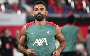 محمد صلاح يقود تشكيلة ليفربول أمام بالاس بصفقات هجومية ودفاعية جديدة