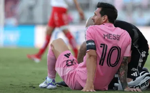 إنتر ميامي يُعلن تفاصيل إصابة ميسي ويكشف عن مدة غيابه (فيديو)