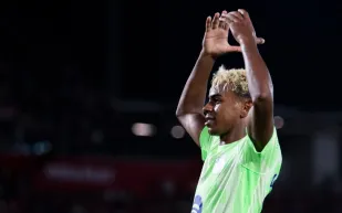 من هي المغنية الأرجنتينية التي ارتبط اسمها بلامين يامال؟ 