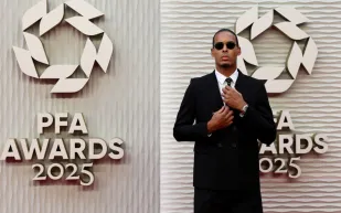 نجوم الكرة يتألقون بساعات فاخرة في حفل PFA