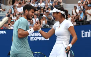 انسجام رادوكانو وألكاراز يخطف الأضواء في منافسات الزوجي المختلط (فيديو)