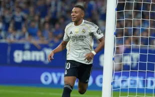 نظارة ذهبية حصرية  مكافأة لمبابي على إنجازاته مع ريال مدريد