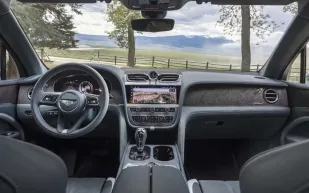 بنتلي 2026 تجمع الفخامة والقوة في سيارة جبّارة للطرق الصعبة (فيديو)