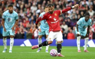 ركلة قاتلة تُنقذ مانشستر يونايتد من التعثر أمام بيرنلي (فيديو)