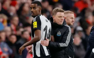 هجوم جماهيري على إيزاك: قمصان "الفأر" تغزو ملعب نيوكاسل قبل لقاء ليفربول