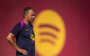 هانزي فليك في مواجهة أزمة تسجيل برشلونة وانتقادات للأداء قبل انطلاق الليغا (فيديو) 