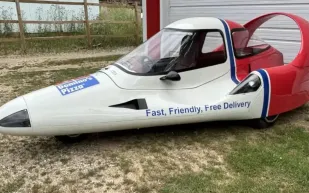 Domino’s Tritan A2... أيقونة توصيل البيتزا تعود في مزاد نادر (فيديو)