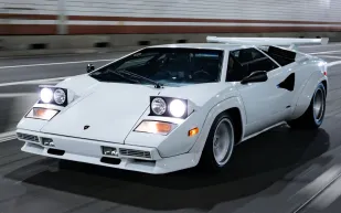 لامبورغيني كاونتاش 5000 S النادرة لعام 1983 تتألق في مزاد مونتيري 2025