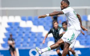 بداية تاريخية وصدامات كبرى.. جدول ناري للأهلي في دوري روشن