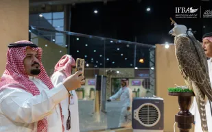 صفقات نادرة في الليلة السابعة للمزاد الدولي للصقور 2025