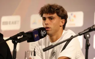 جواو فيليكس يؤكد جاهزية النصر لمواجهة الاتحاد.. ويوجّه رسالة لزميله الراحل (فيديو)